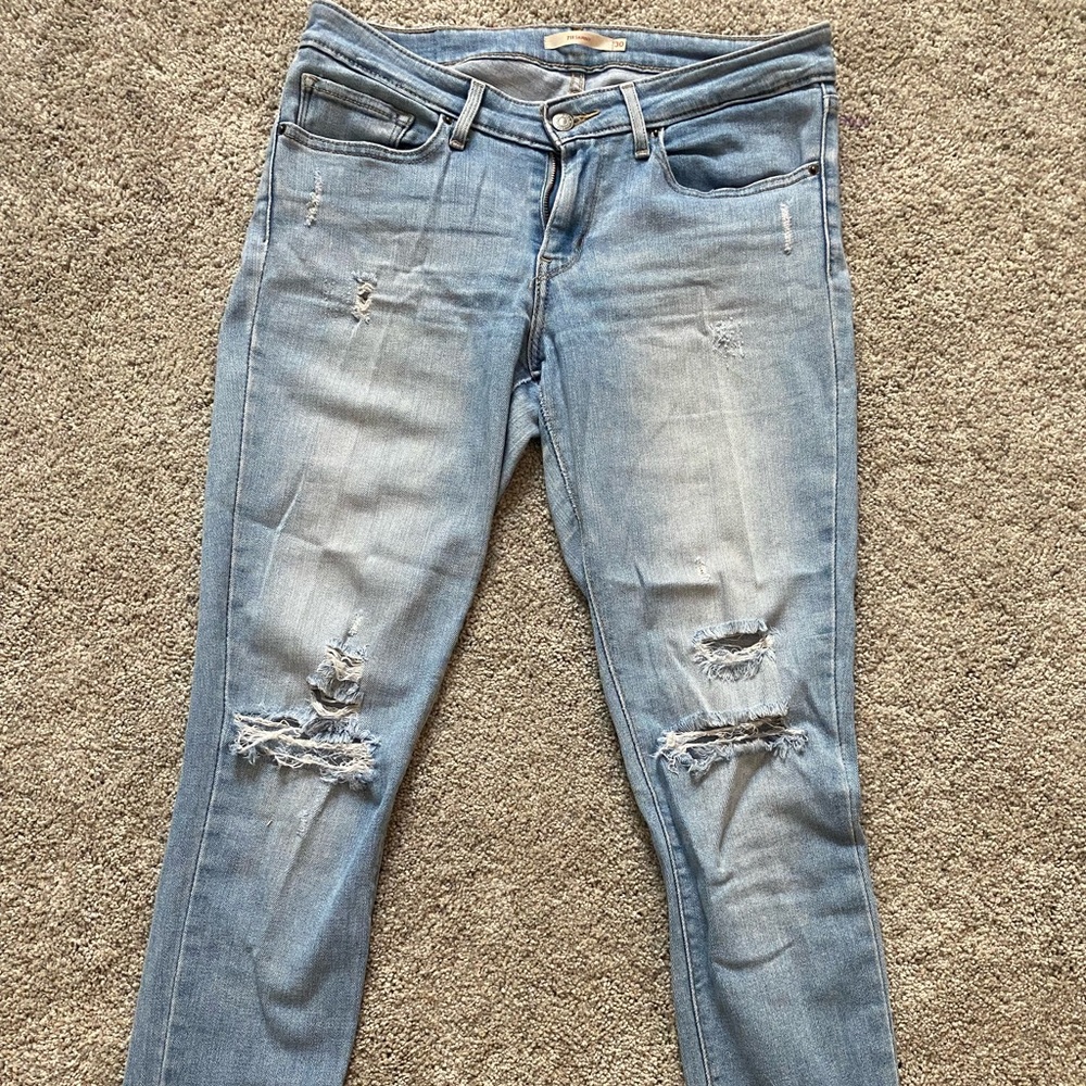 Women’s Levi’s jeans